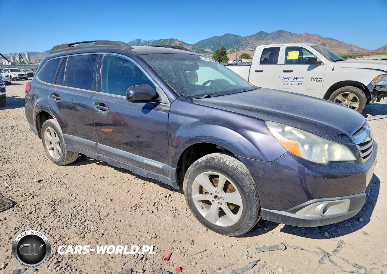 2013 Subaru Outback 2.5I Premium VIN:4S4BRCCC6D3259775 - 4