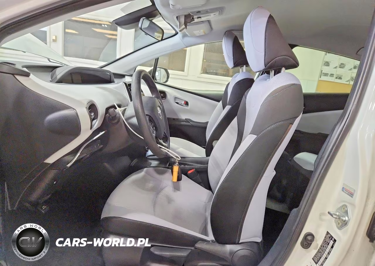 2019 Toyota Prius Le Awd-E VIN:JTDL9RFU3K3009455 - 7