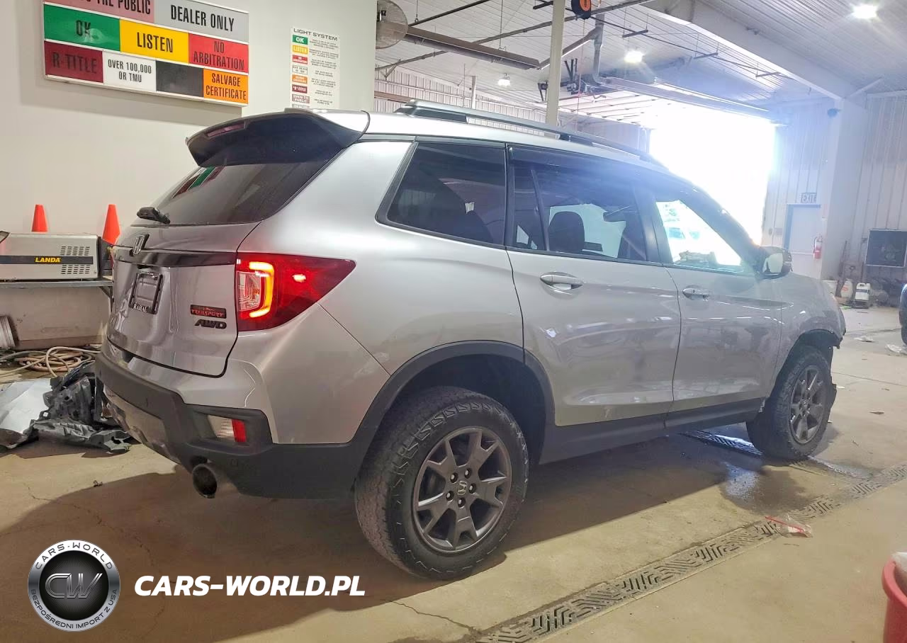 2024 Honda Passport VIN:5FNYF8H69RB004572 - 3