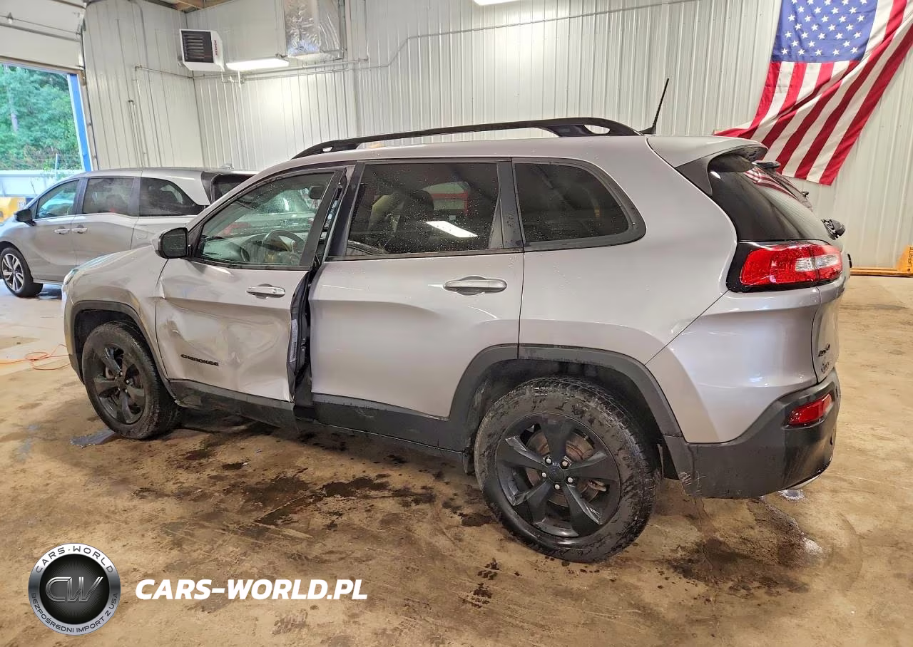 2018 Jeep Cherokee Latitude VIN:1C4PJMCX4JD576082 - 2