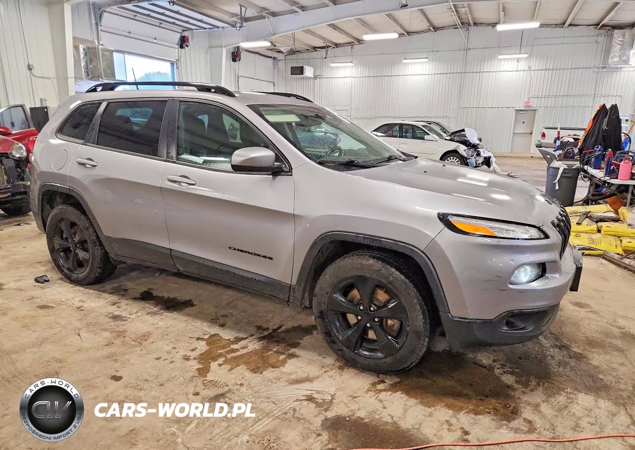 2018 Jeep Cherokee Latitude VIN:1C4PJMCX4JD576082 - 4