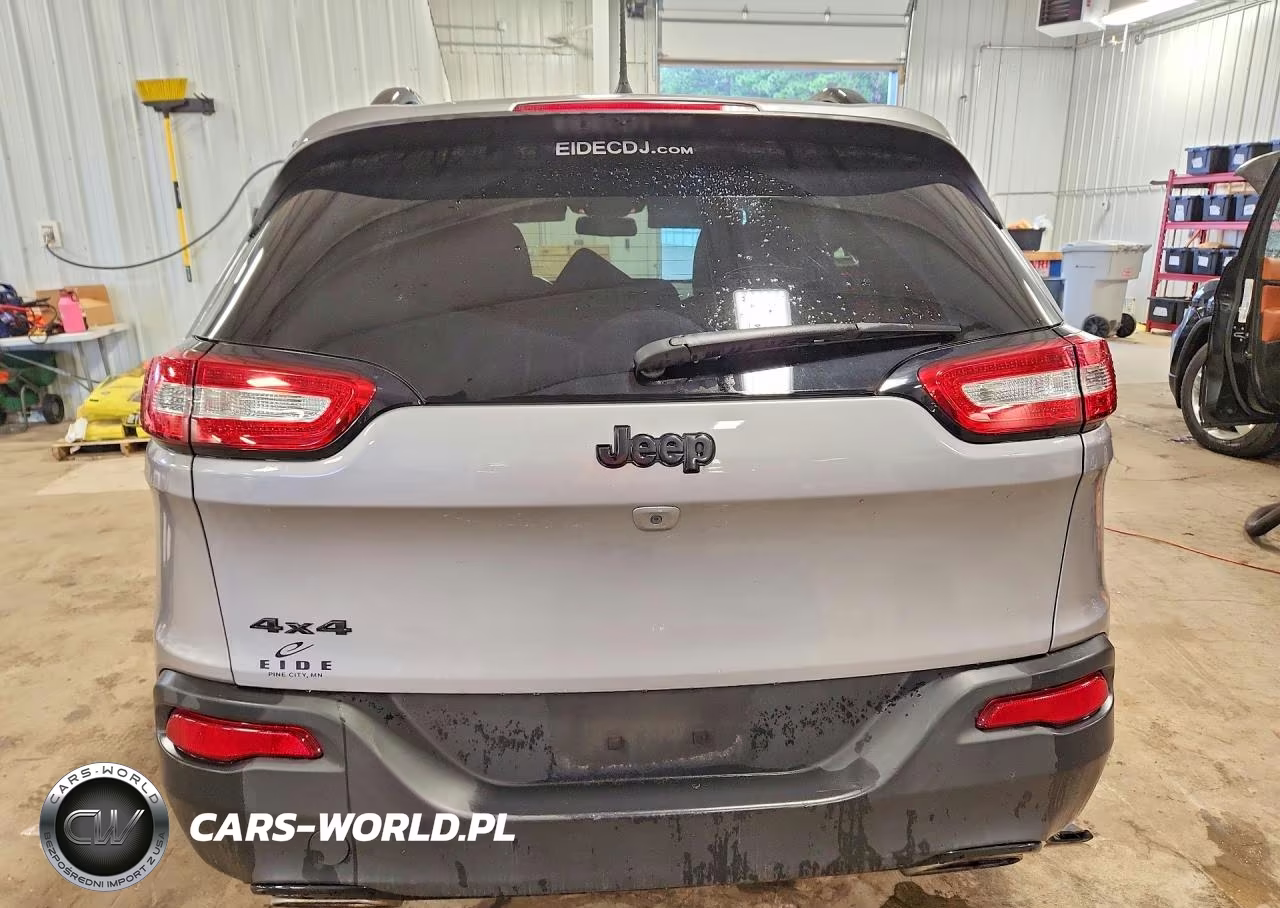 2018 Jeep Cherokee Latitude VIN:1C4PJMCX4JD576082 - 6