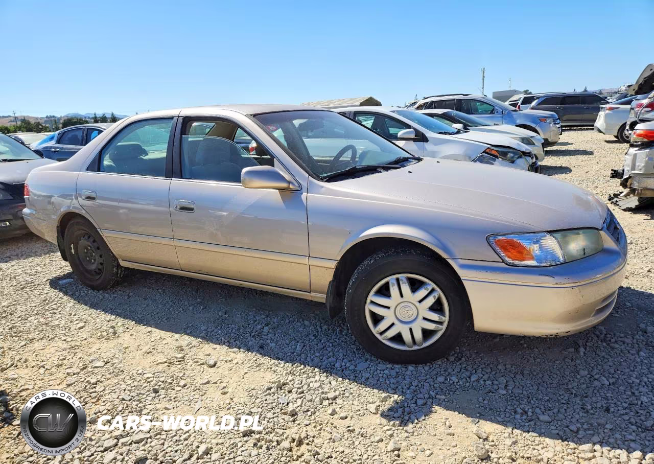 2001 Toyota Camry Le VIN:4T1BG22K81U847384 - 4