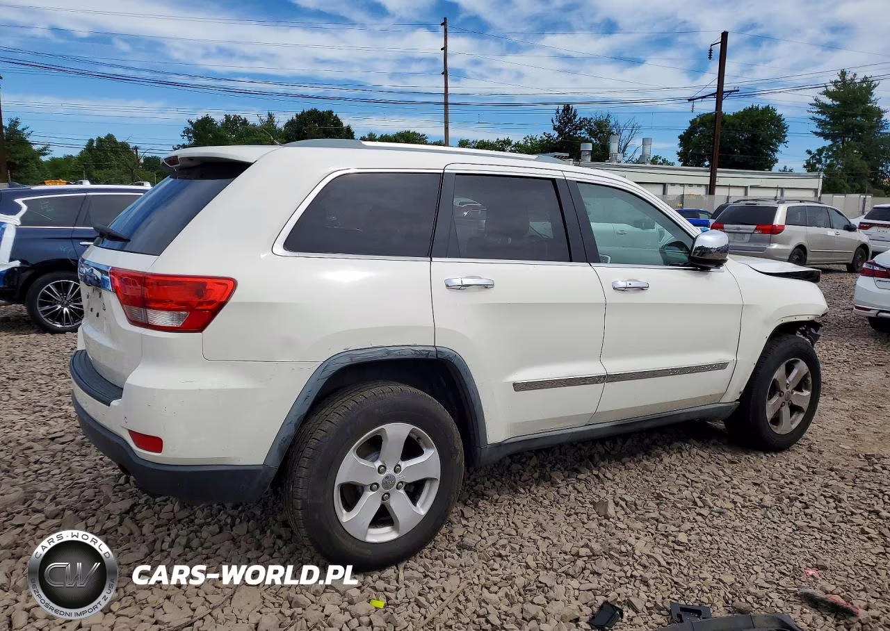 2011 Jeep Grand Cherokee Laredo VIN:1J4RR4GG5BC587590 - 3