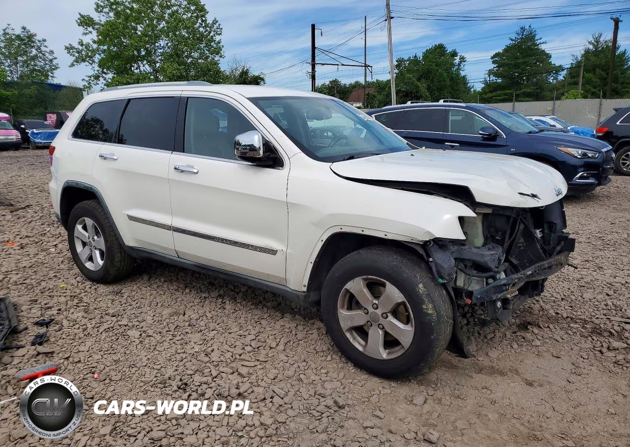 2011 Jeep Grand Cherokee Laredo VIN:1J4RR4GG5BC587590 - 4