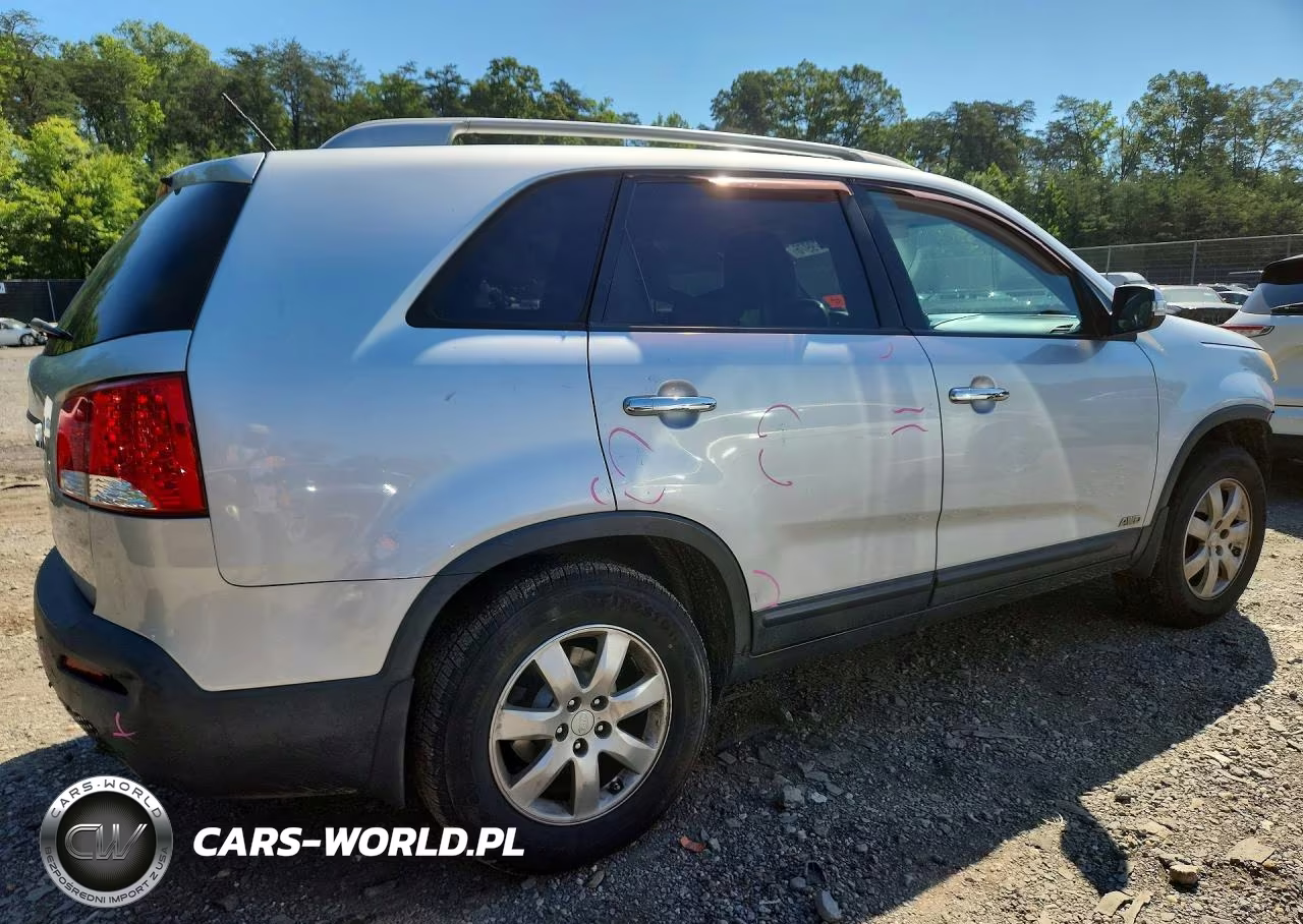 2011 Kia Sorento Lx VIN:5XYKTCA18BG144160 - 3