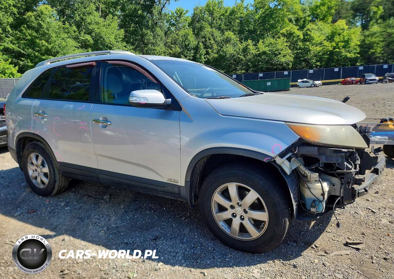 2011 Kia Sorento Lx VIN:5XYKTCA18BG144160 - 4