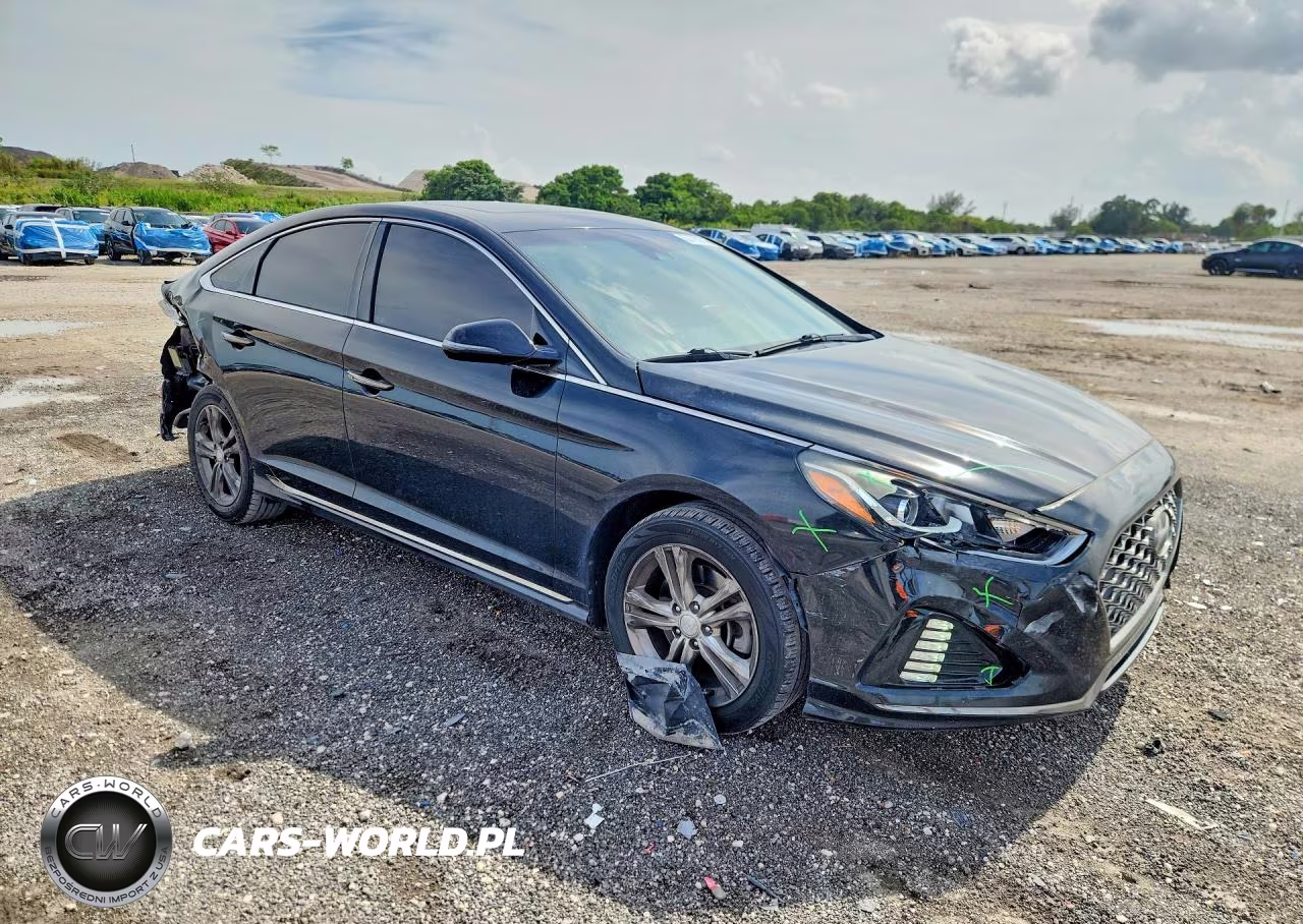 2018 Hyundai Sonata Sport+ VIN:5NPE34AF4JH701104 - 4