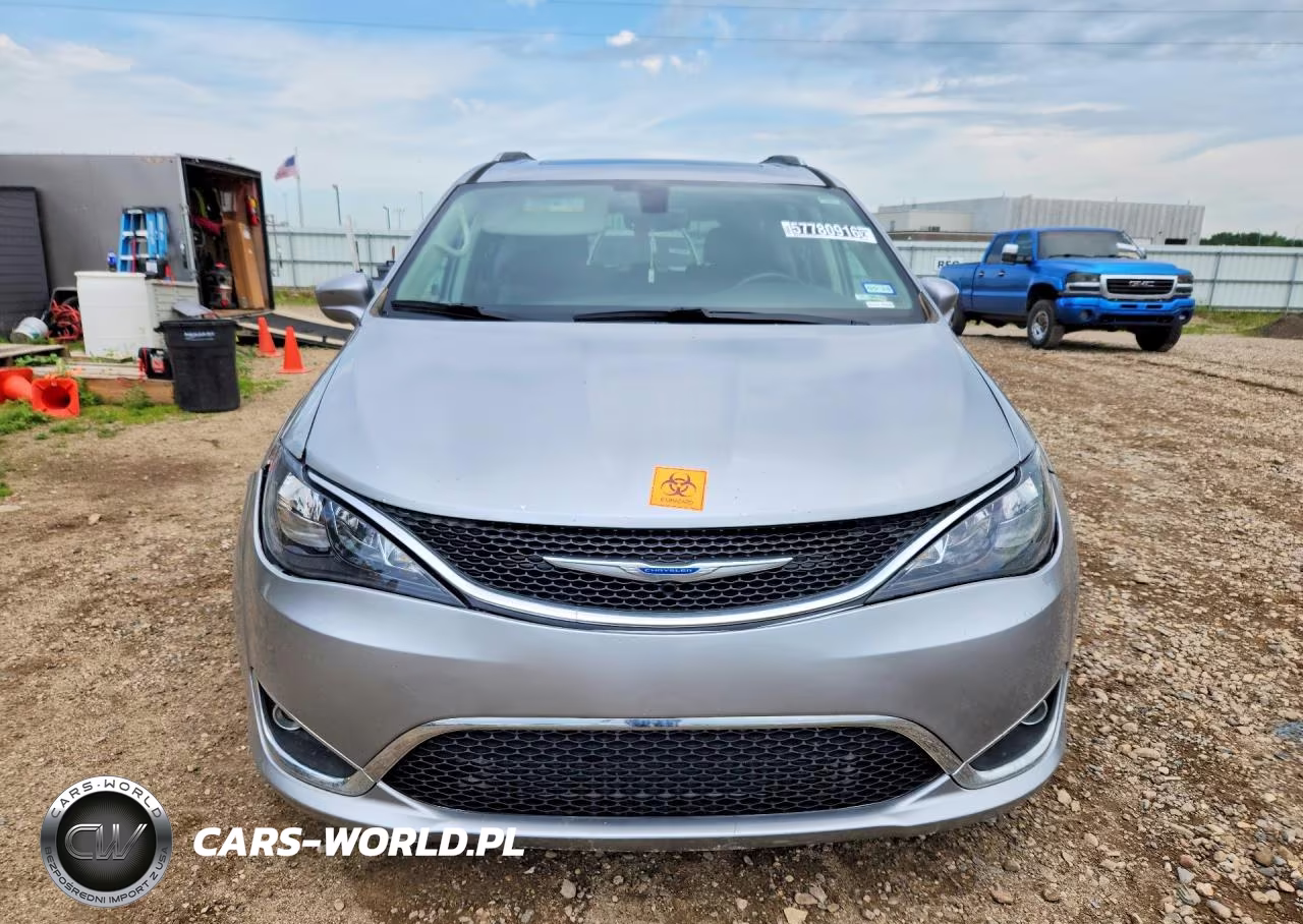2018 Chrysler Pacifica Touring L Plus VIN:2C4RC1EG1JR271375 - 5