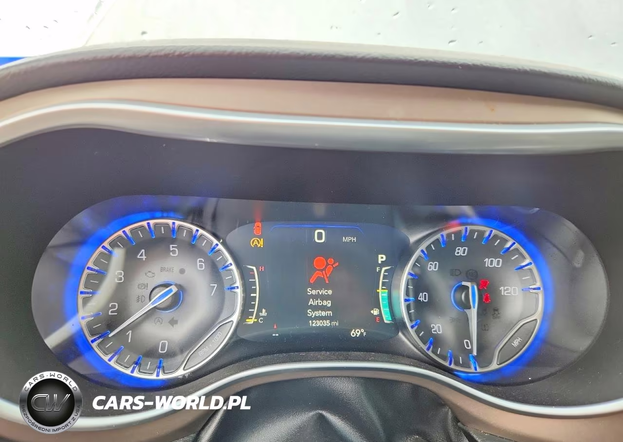2018 Chrysler Pacifica Touring L Plus VIN:2C4RC1EG1JR271375 - 9