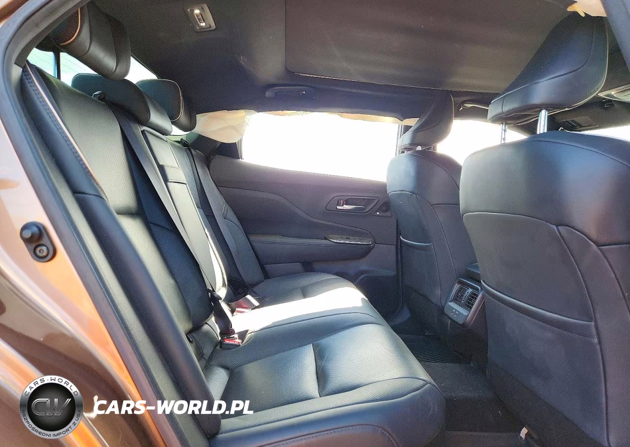 2023 Toyota Crown Platinum VIN:JTDAFAAF3P3000188 - 10