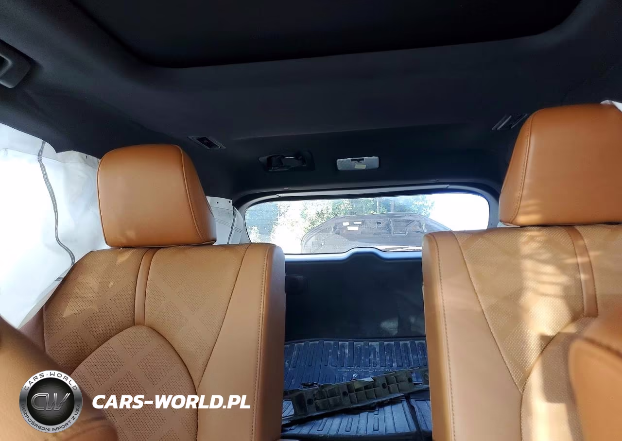 2021 Toyota Highlander Hybrid Platinum VIN:5TDEBRCH4MS018137 - 10