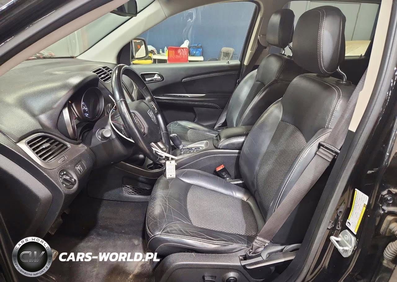 2019 Dodge Journey Crossroad VIN:3C4PDCGG4KT716722 - 7
