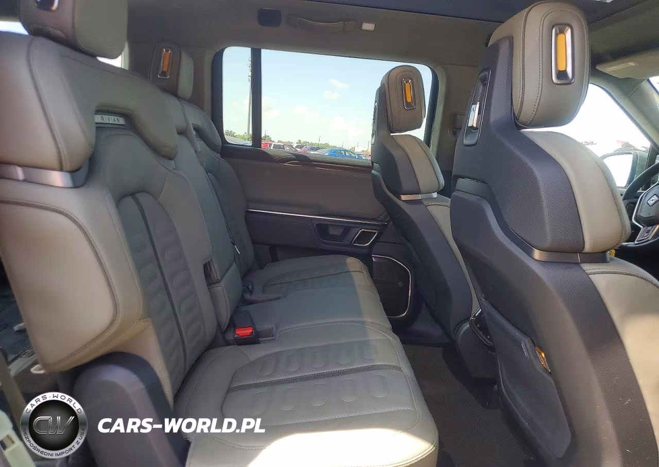 2023 Rivian R1S Adventure VIN:7PDSGABA2PN021972 - 11