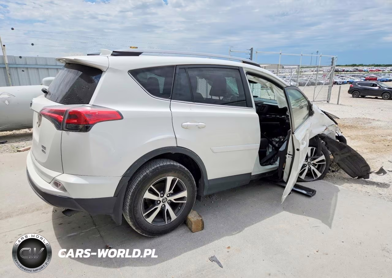 2017 Toyota Rav4 Xle VIN:JTMRFREV6HJ119403 - 3