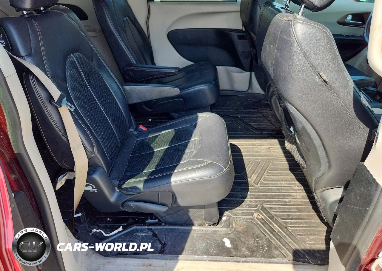 2018 Chrysler Pacifica Touring L VIN:2C4RC1BG2JR120064 - 11