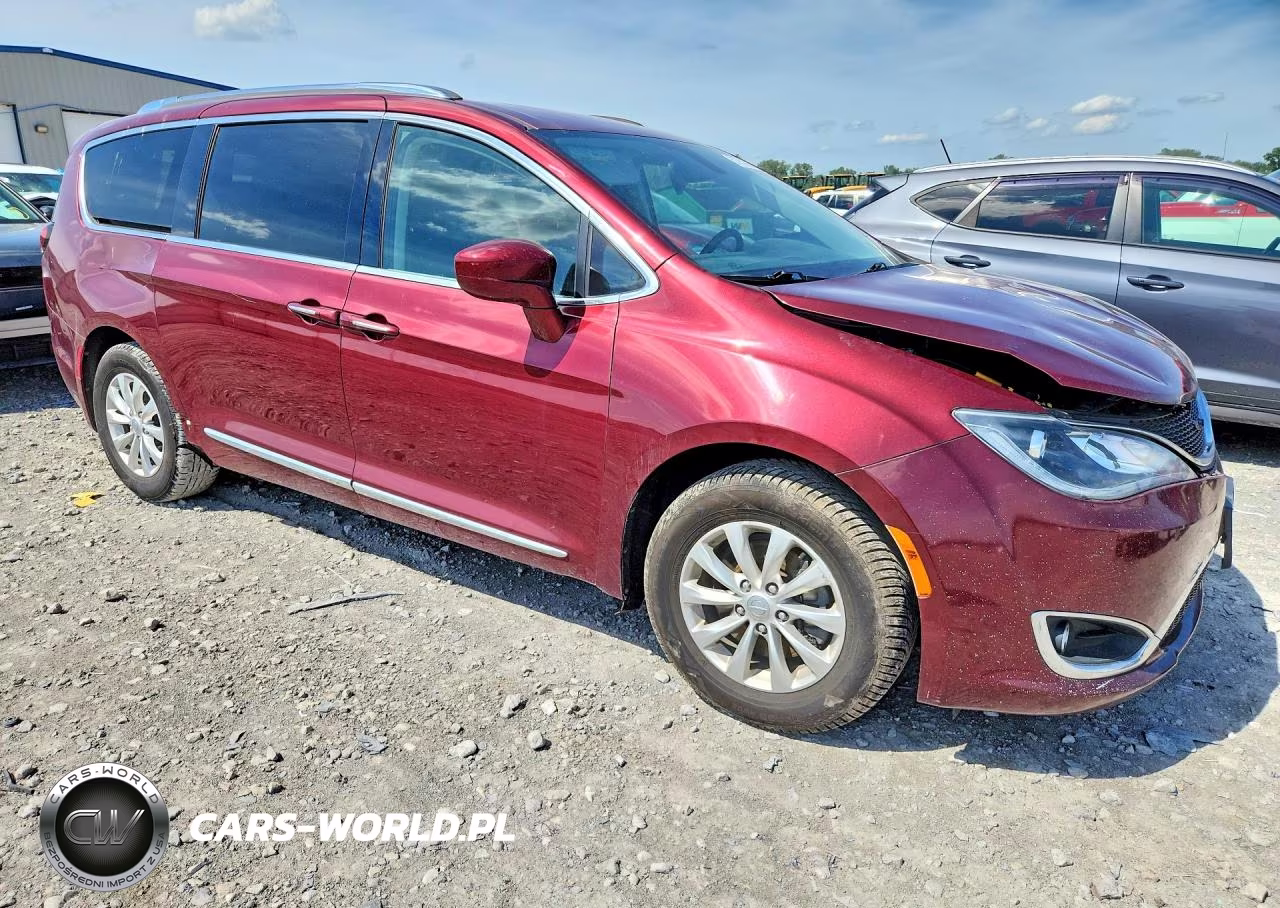 2018 Chrysler Pacifica Touring L VIN:2C4RC1BG2JR120064 - 4
