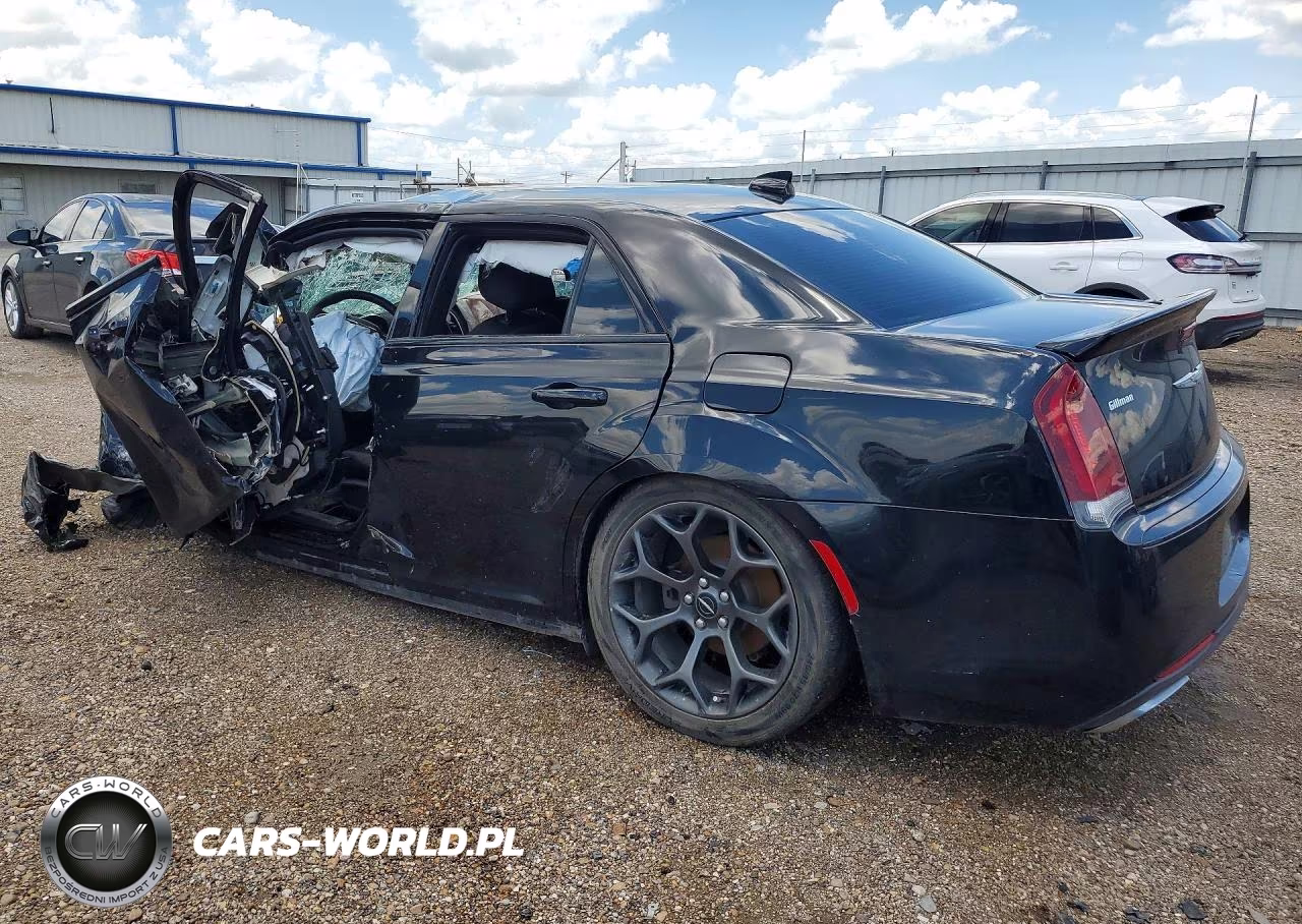 2018 Chrysler 300 Touring VIN:2C3CCAAG4JH231555 - 2