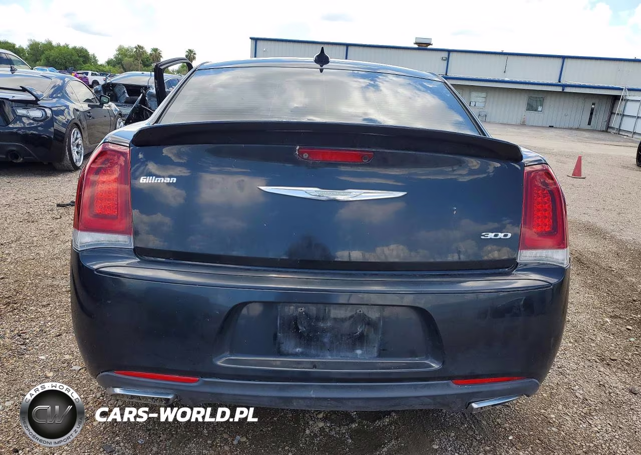 2018 Chrysler 300 Touring VIN:2C3CCAAG4JH231555 - 6