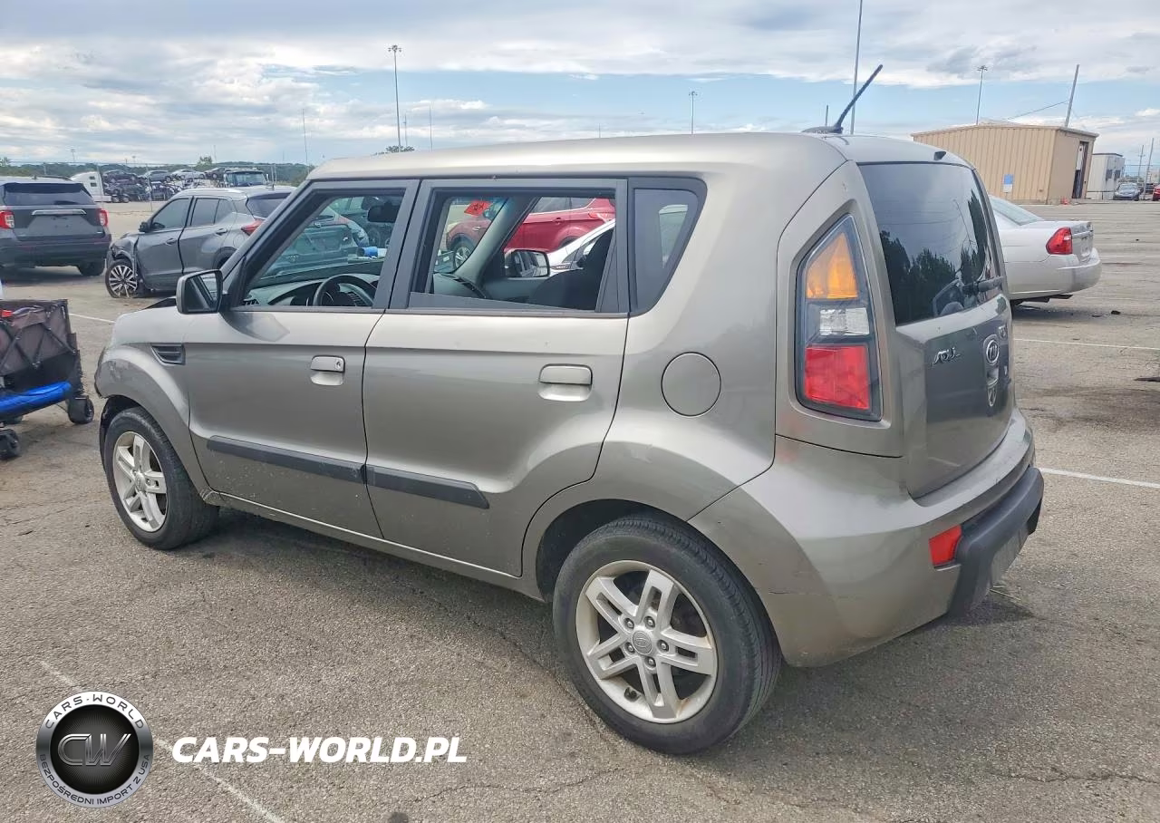 2010 Kia Soul + VIN:KNDJT2A28A7108396 - 2