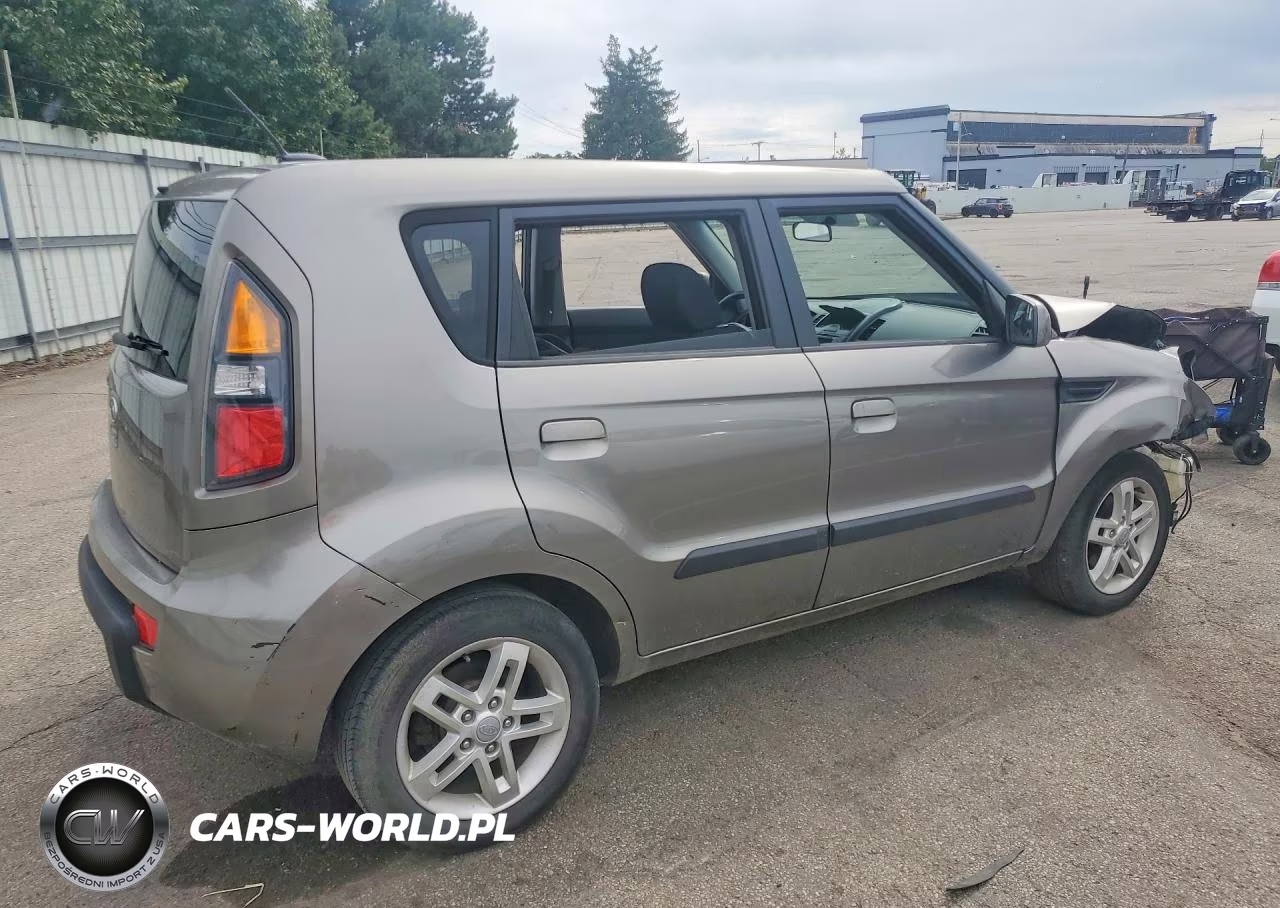 2010 Kia Soul + VIN:KNDJT2A28A7108396 - 3
