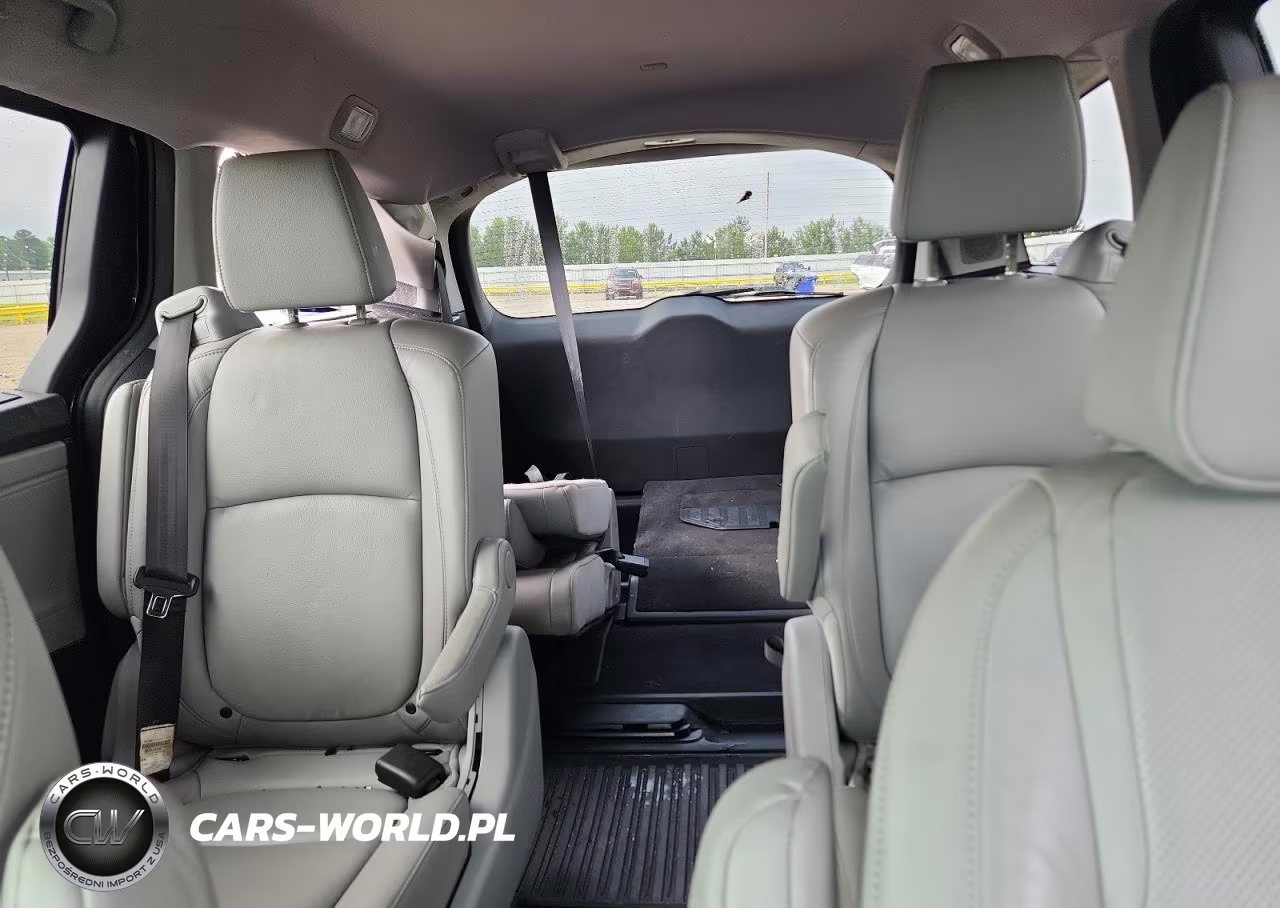 2018 Honda Odyssey Elite VIN:5FNRL6H98JB055223 - 10