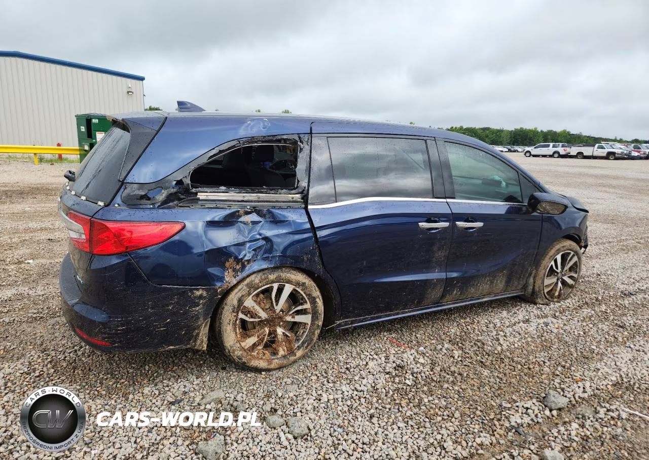 2018 Honda Odyssey Elite VIN:5FNRL6H98JB055223 - 3