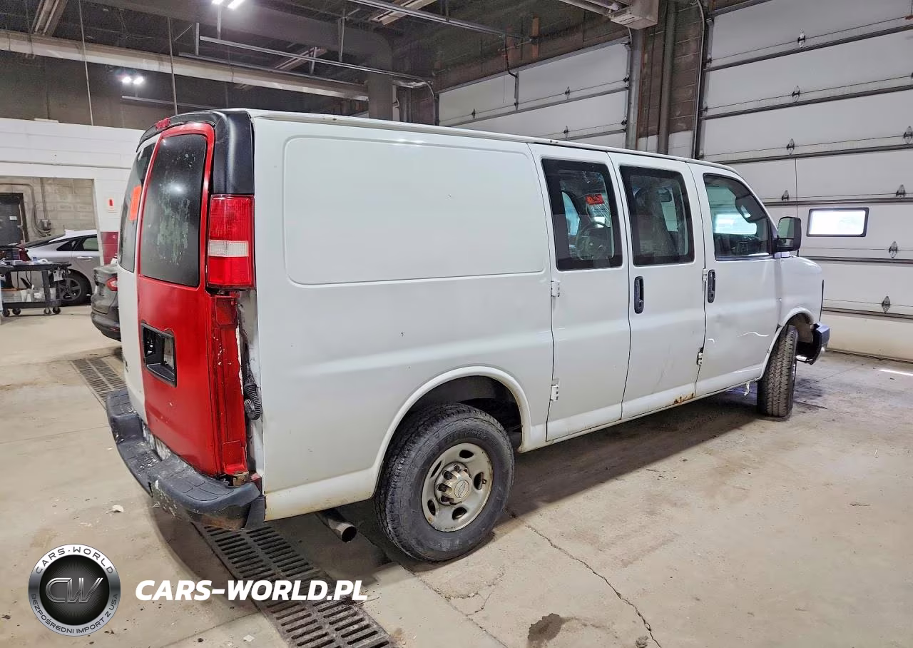 2016 Chevrolet 2500 Expre VIN:1GCWGAFF0G1227121 - 3