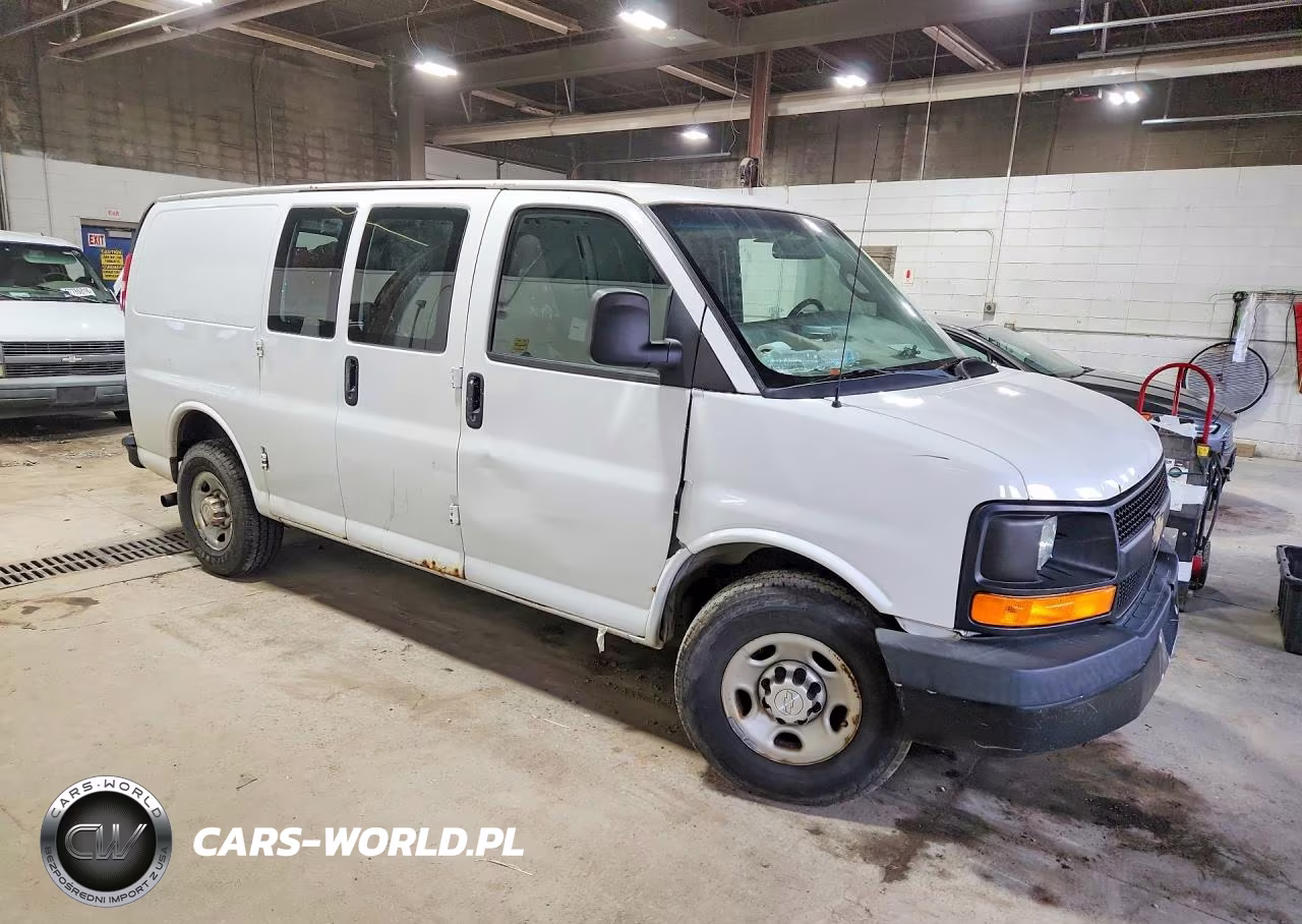 2016 Chevrolet 2500 Expre VIN:1GCWGAFF0G1227121 - 4