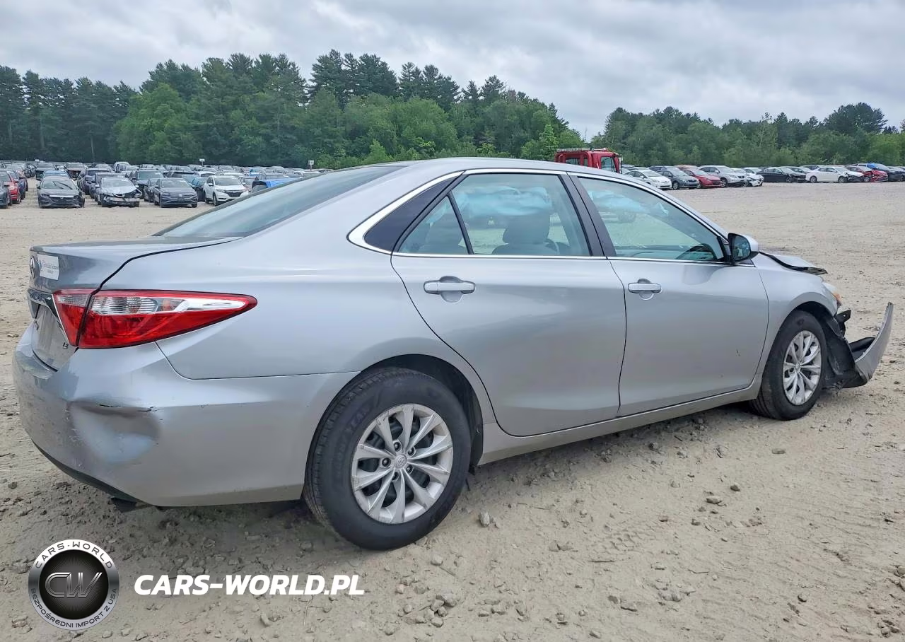 2016 Toyota Camry Le VIN:4T4BF1FK4GR569038 - 3