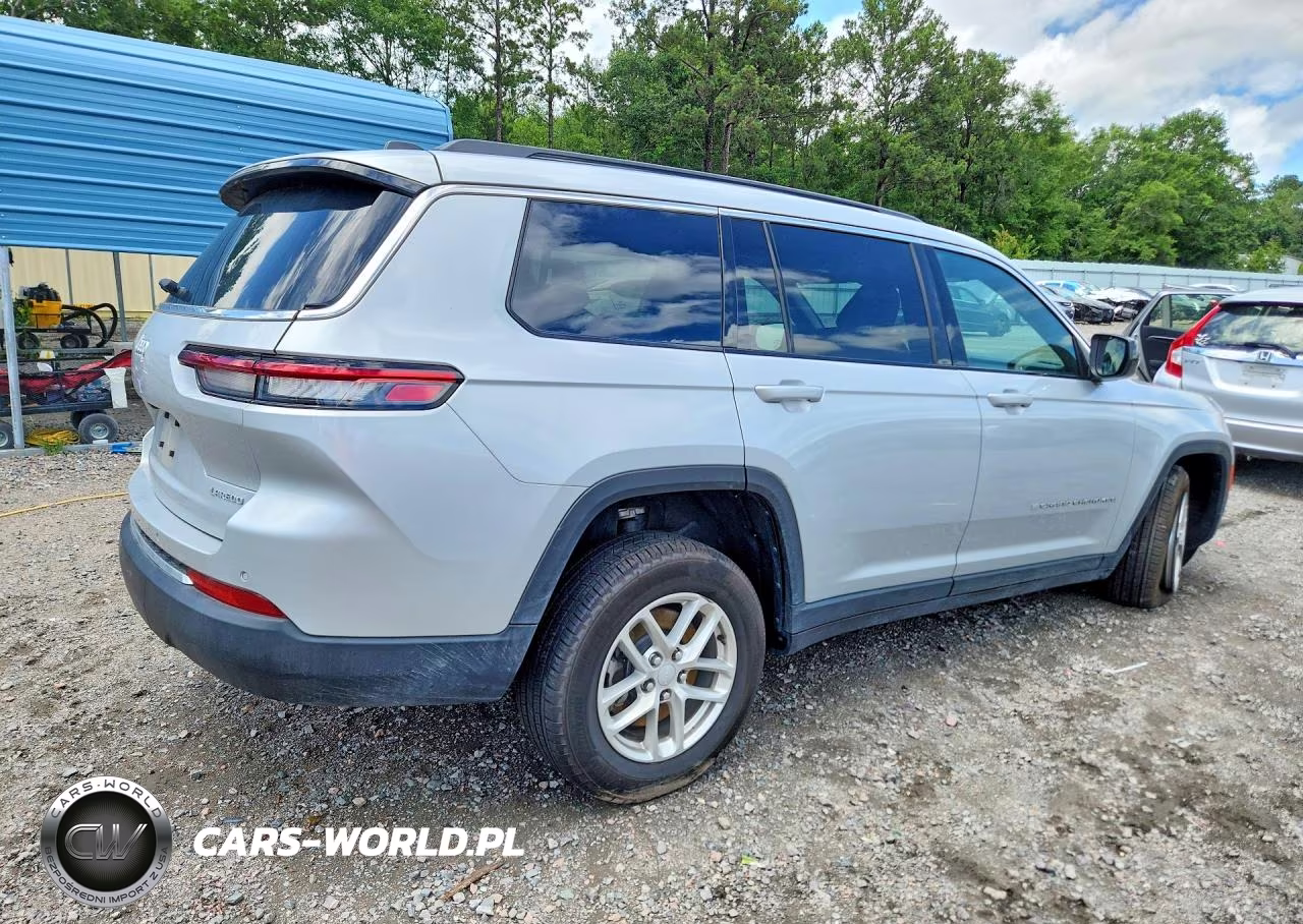 2025 Jeep Grand Cherokee L Laredo VIN:1C4RJKAG8S8673926 - 3