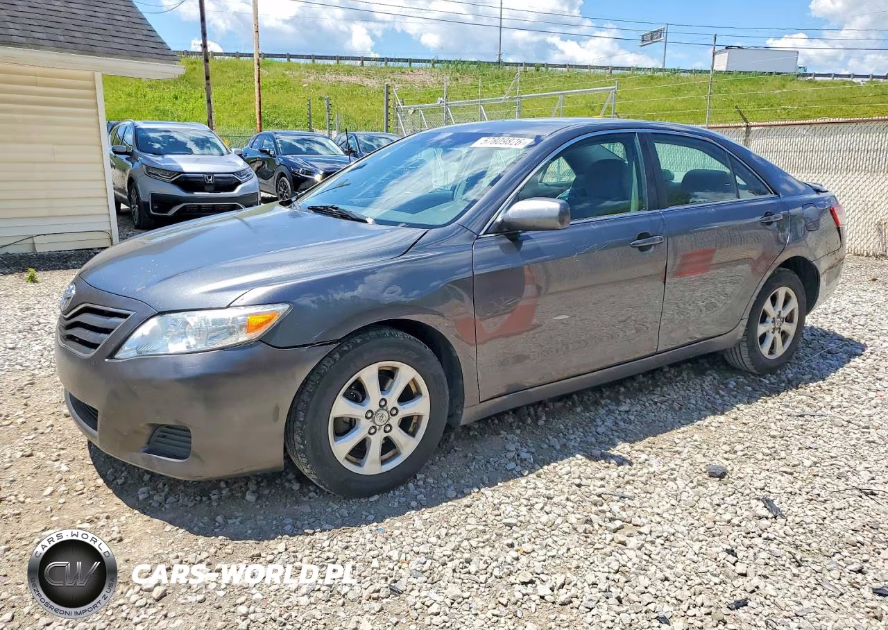 2011 Toyota Camry Le – zdjęcie 1 z 13