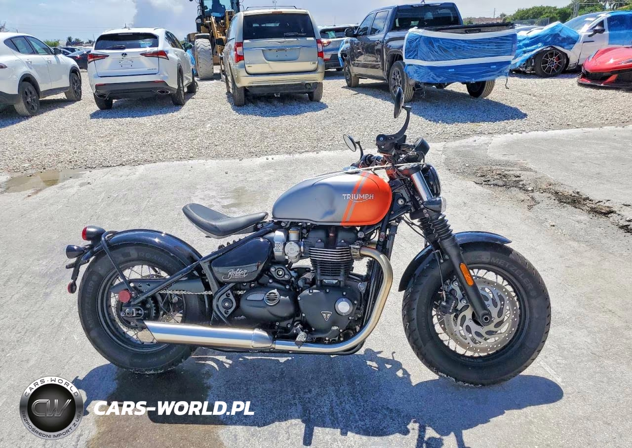2025 Triumph Motorcycle Bonneville Bobber – zdjęcie 1 z 9