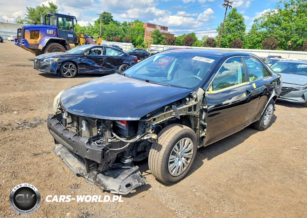 2013 Toyota Camry Le – zdjęcie 1 z 12