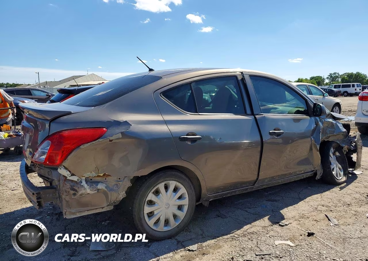 2015 Nissan Versa 1.6 S Plus VIN:3N1CN7AP1FL807077 - 3