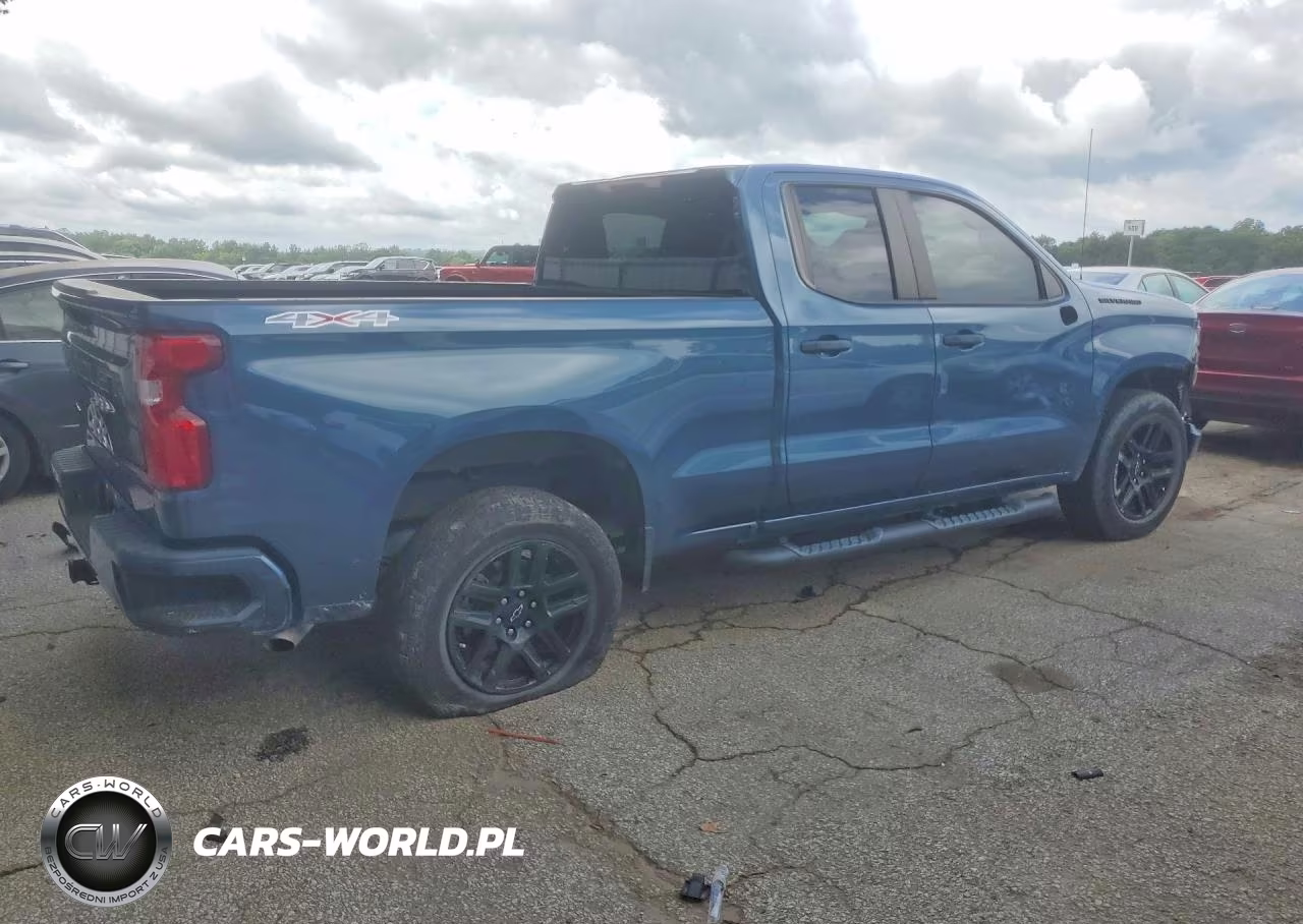 2024 Chevrolet Silverado K1500 Custom VIN:1GCRDBEK1RZ184102 - 3