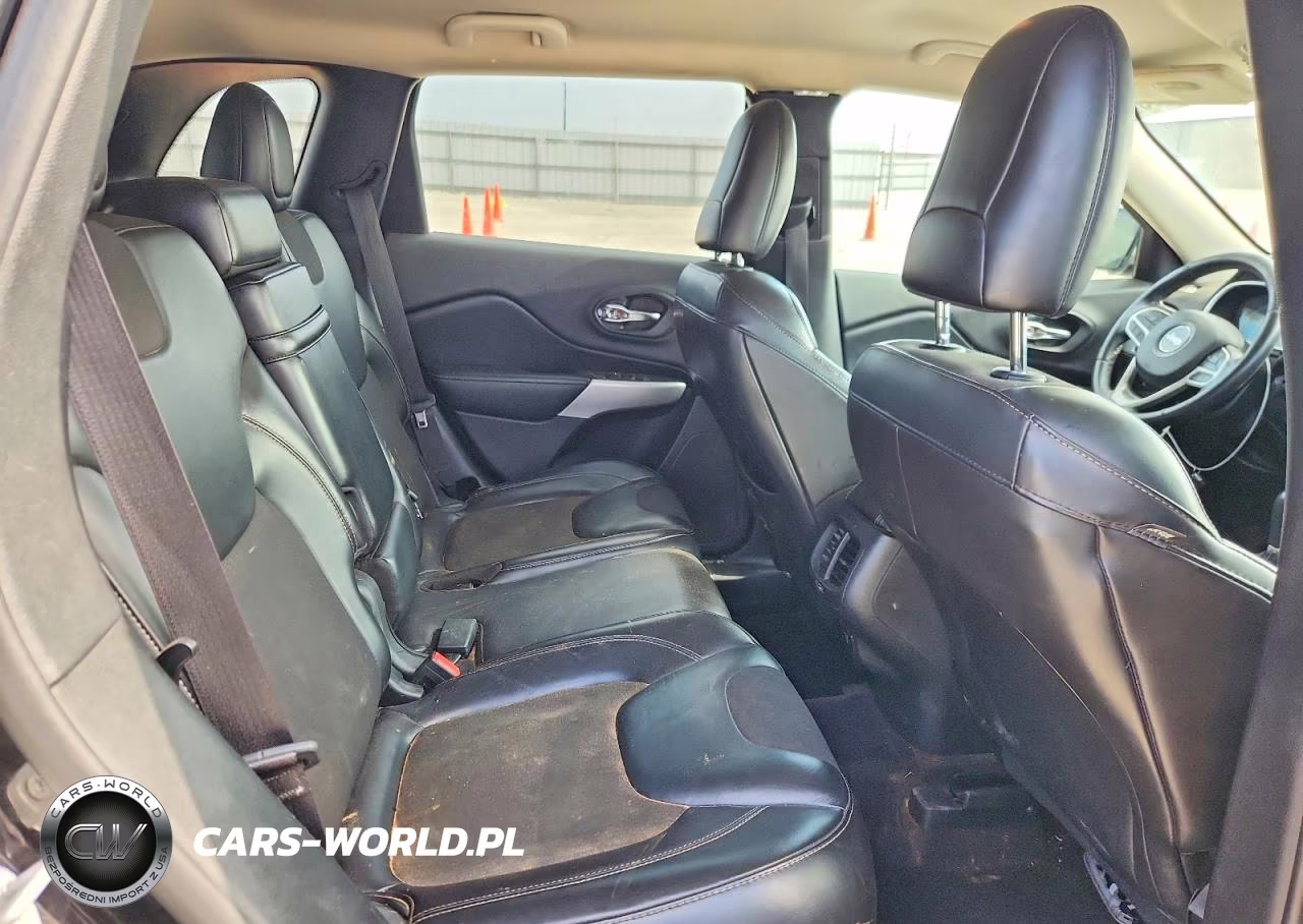 2018 Jeep Cherokee Latitude Plus VIN:1C4PJLLX0JD510431 - 11