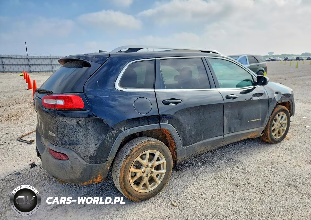 2018 Jeep Cherokee Latitude Plus VIN:1C4PJLLX0JD510431 - 3