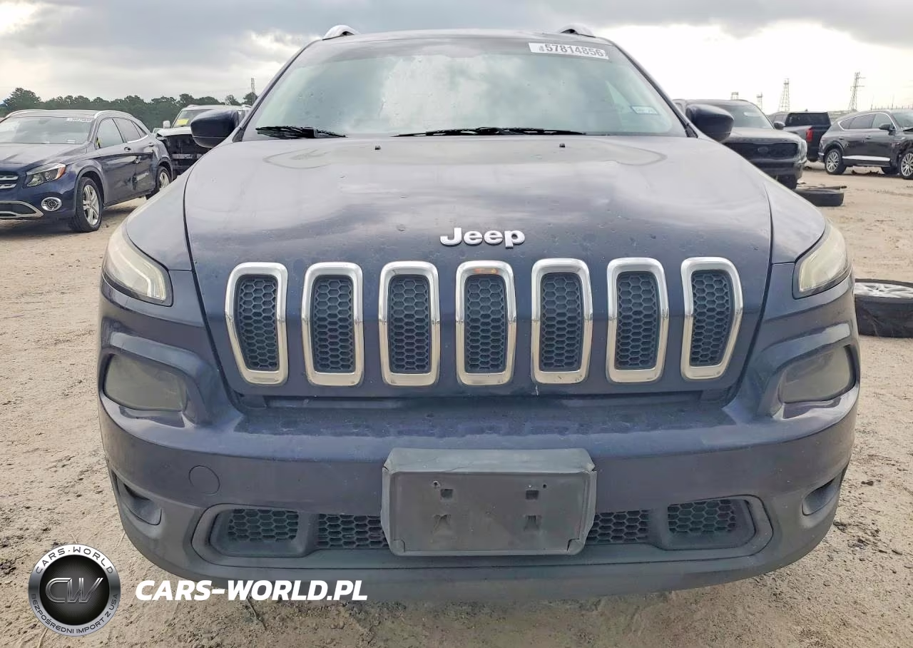 2015 Jeep Cherokee Latitude VIN:1C4PJLCS5FW631875 - 5