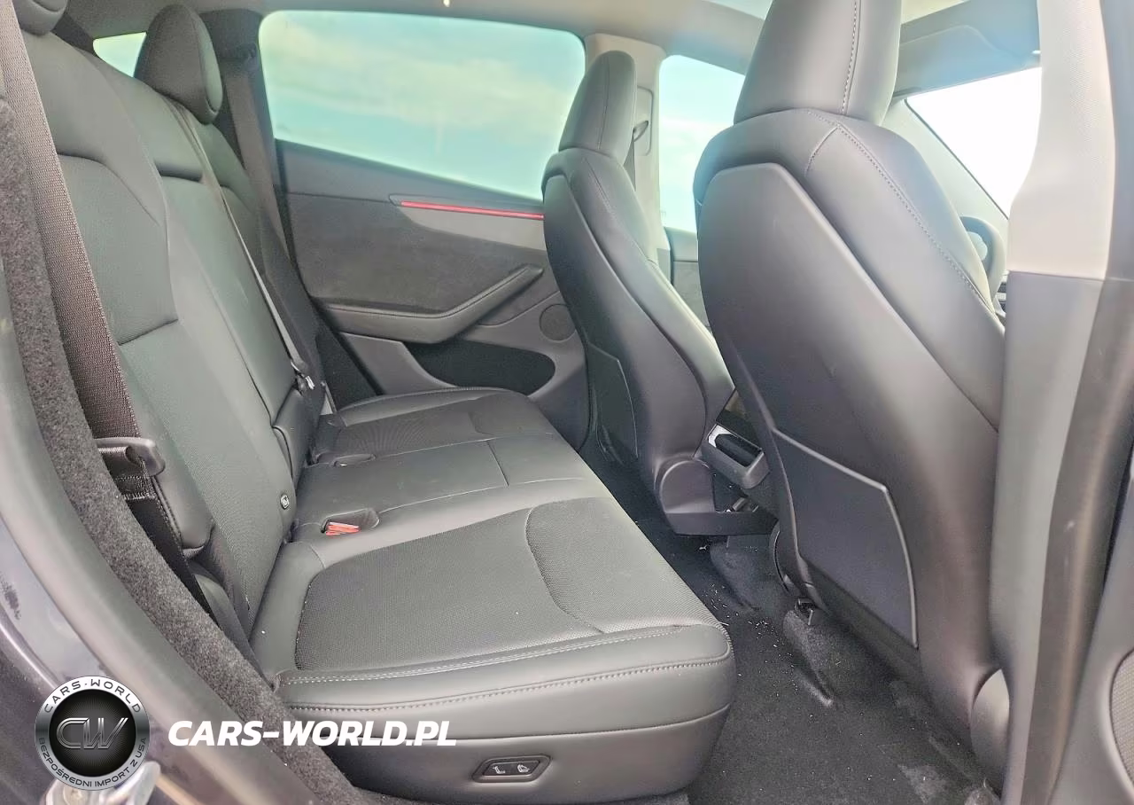 2026 Tesla Model Y VIN:7SAYGDEE2TA588080 - 11