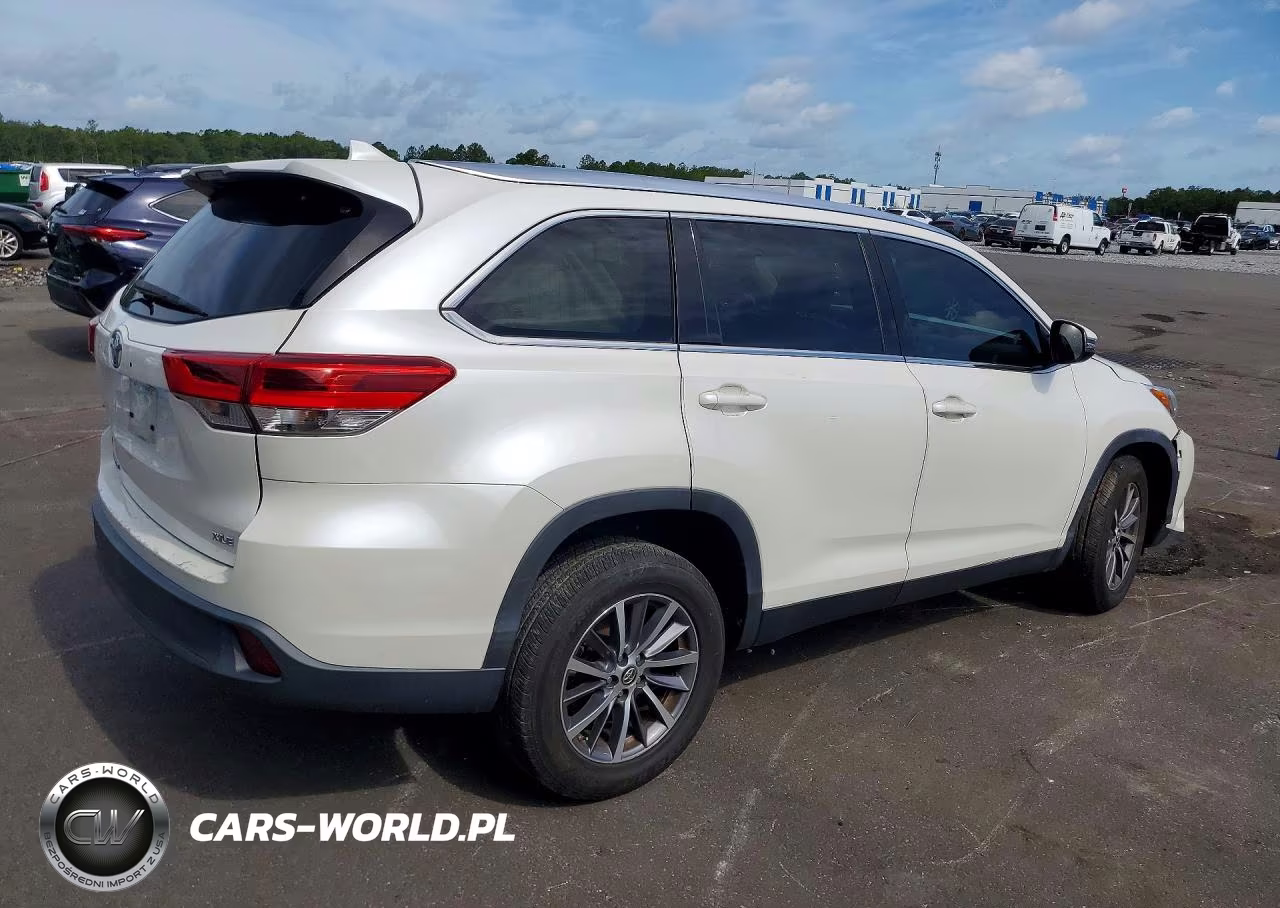 2019 Toyota Highlander Xle VIN:5TDKZRFHXKS318269 - 3