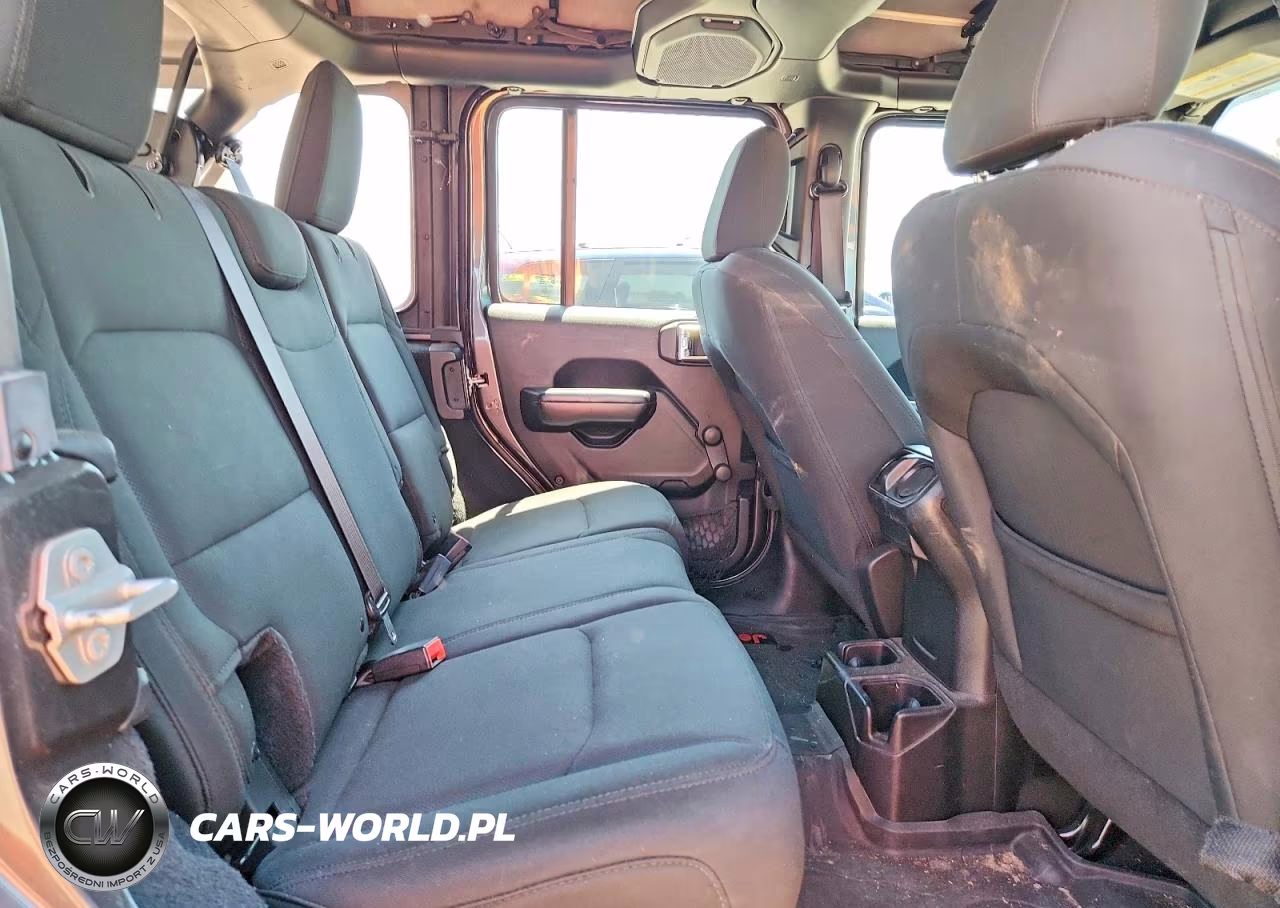 2018 Jeep Wrangler Unlimited Sport VIN:1C4HJXDG5JW192126 - 11