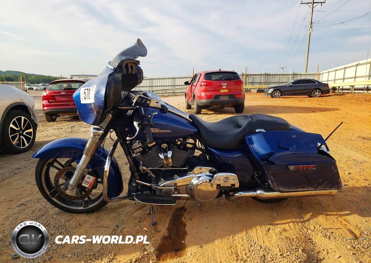 2017 Harley-Davidson Flhx Street Glide VIN:1HD1KBC11HB650629 - 3