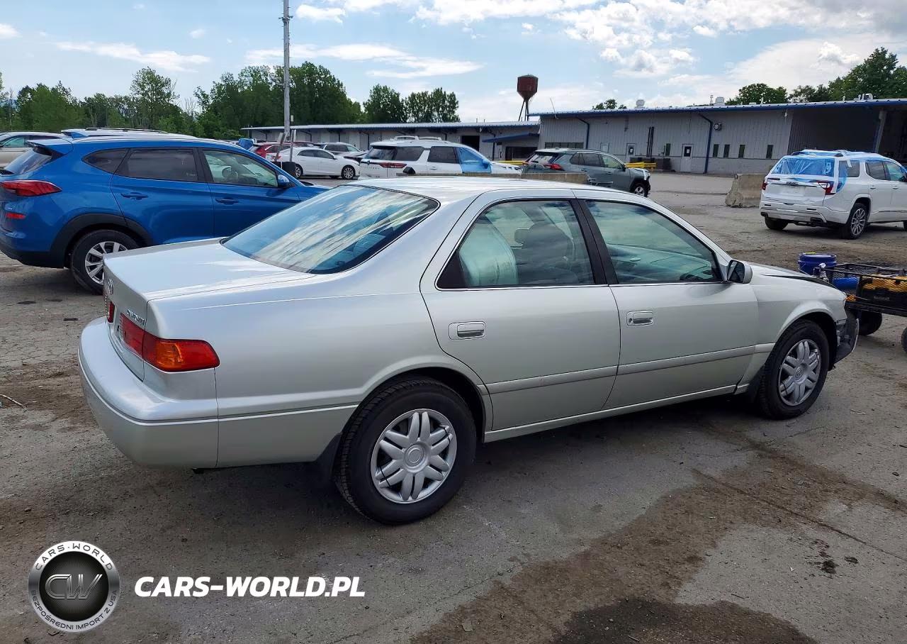 2000 Toyota Camry Le VIN:JT2BG22K4Y0456828 - 3