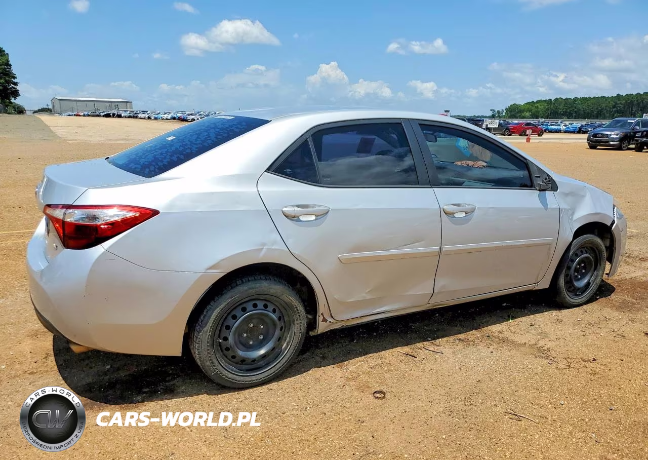 2015 Toyota Corolla Le VIN:5YFBURHE2FP181361 - 3
