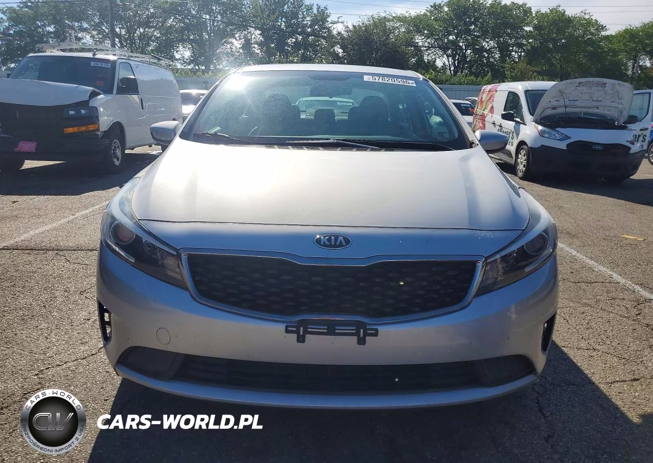 2018 Kia Forte Lx VIN:3KPFK4A79JE192700 - 5