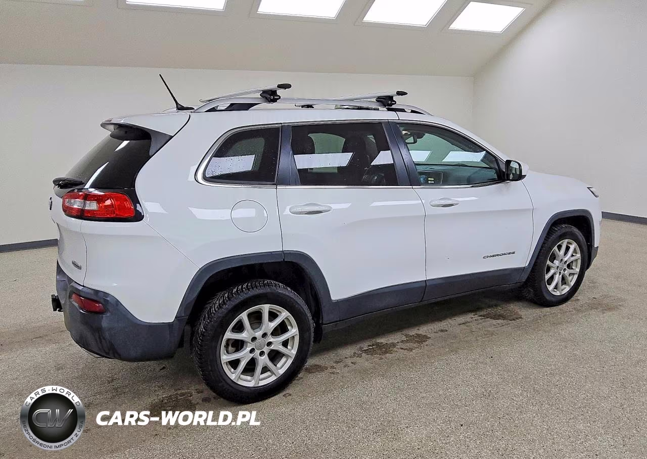 2016 Jeep Cherokee Latitude VIN:1C4PJMCS5GW335777 - 3