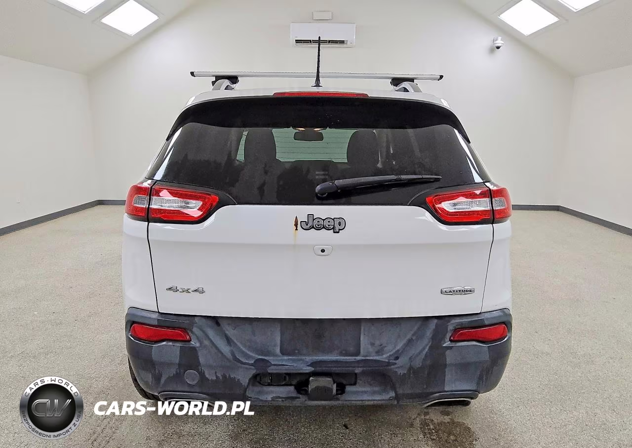 2016 Jeep Cherokee Latitude VIN:1C4PJMCS5GW335777 - 6