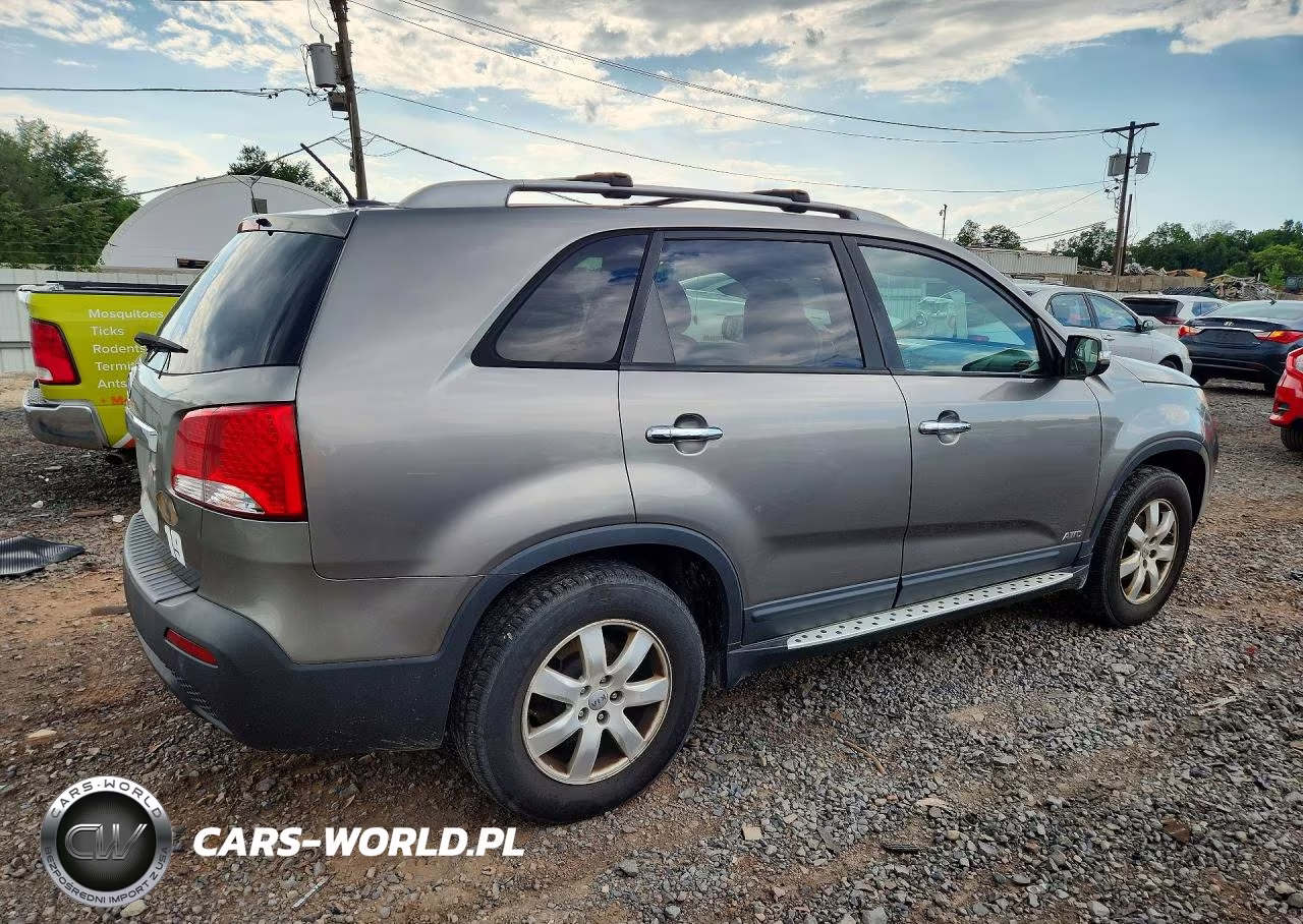 2013 Kia Sorento Lx VIN:5XYKTCA61DG347261 - 3