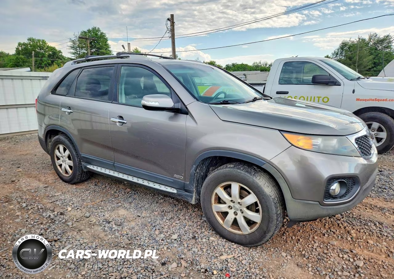 2013 Kia Sorento Lx VIN:5XYKTCA61DG347261 - 4